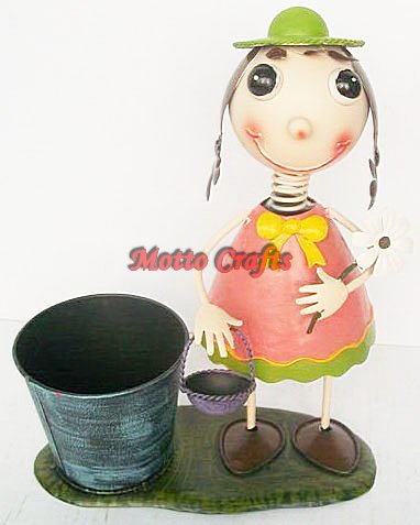 metal ant with garden pot decoration 