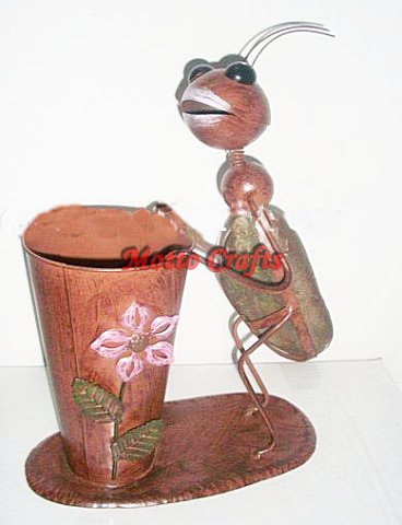 metal ant with garden pot decoration 
